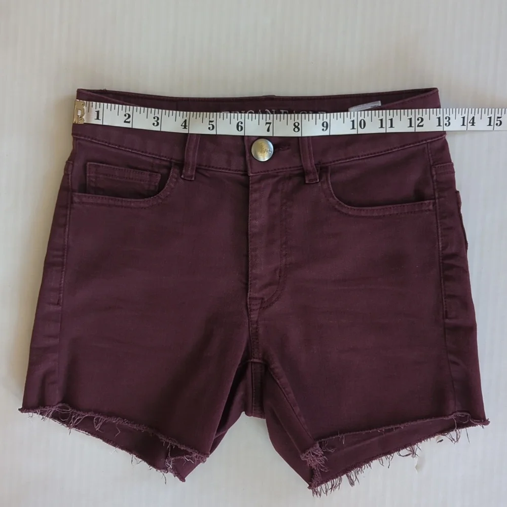 AEO Super Stretch Hi Rise Frayed Hem Shortie Cut Off Mom Shorts 00 Burgundy - Picture 11 of 13